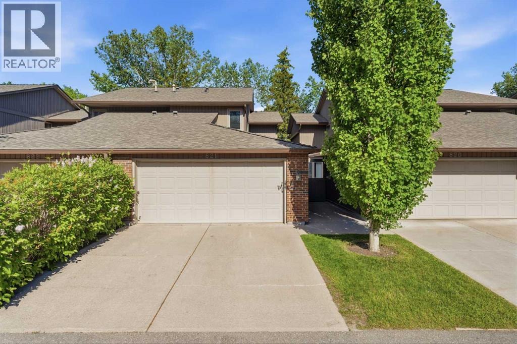 821, 860 Midridge Drive SE — photo 1