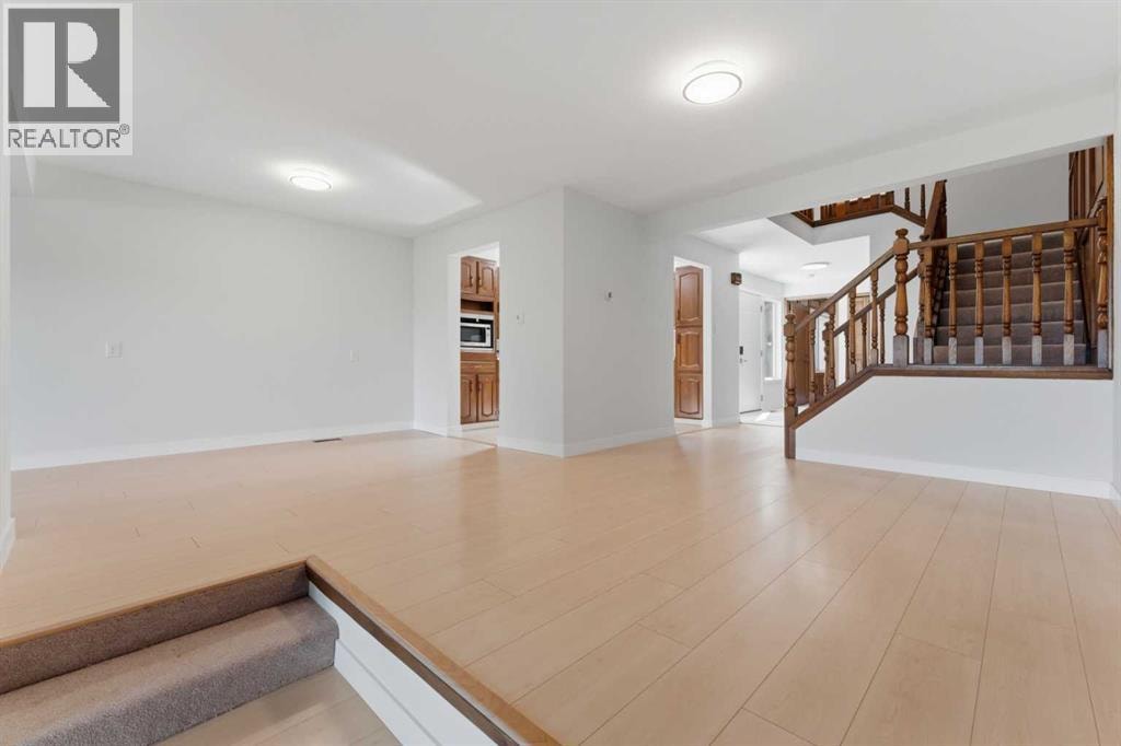 821, 860 Midridge Drive SE — photo 15