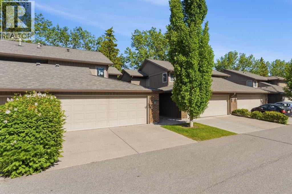 821, 860 Midridge Drive SE — photo 2