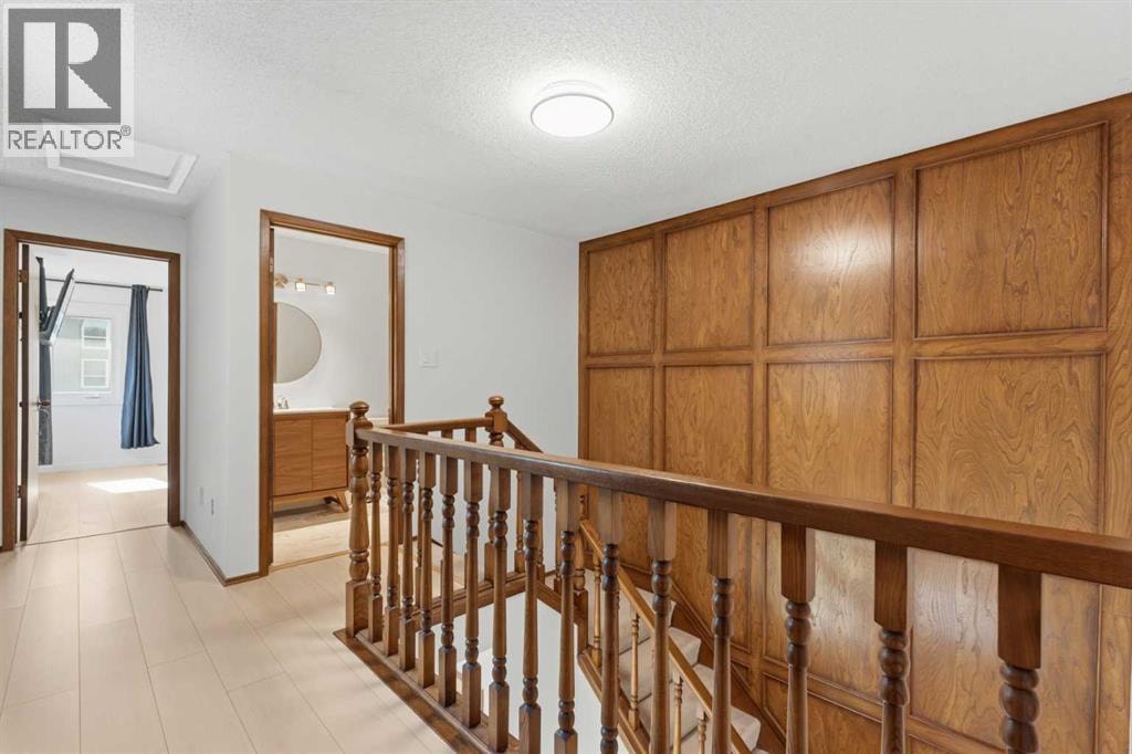 821, 860 Midridge Drive SE — photo 20