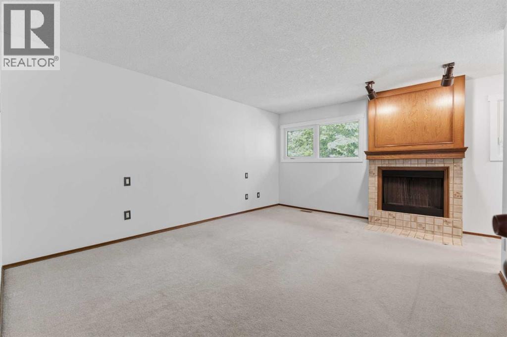 821, 860 Midridge Drive SE — photo 21