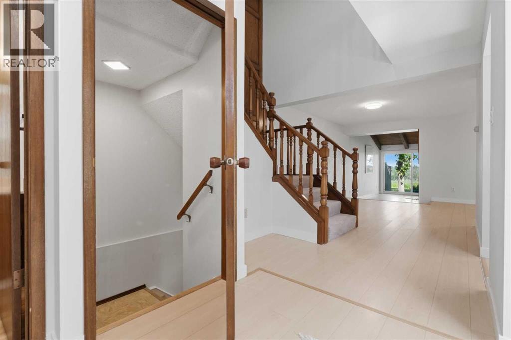 821, 860 Midridge Drive SE — photo 29