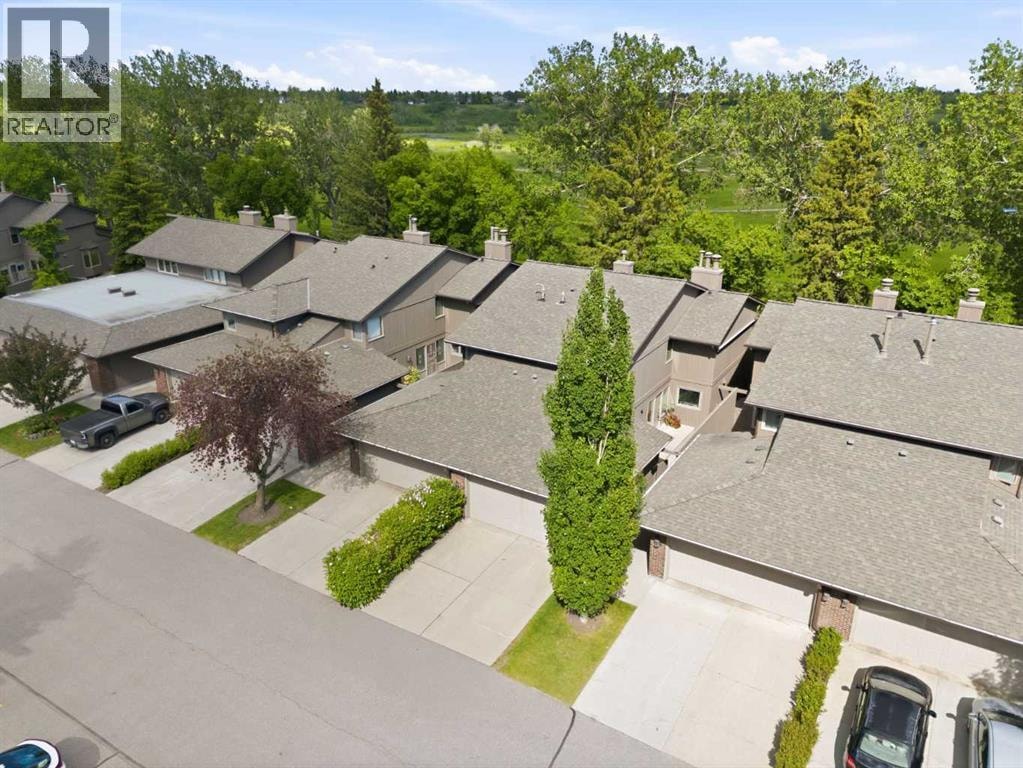 821, 860 Midridge Drive SE — photo 3