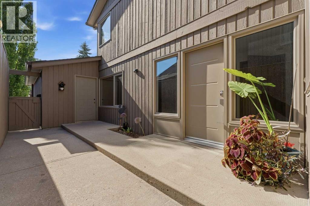 821, 860 Midridge Drive SE — photo 35