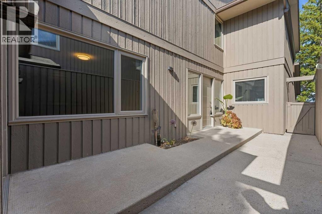821, 860 Midridge Drive SE — photo 36