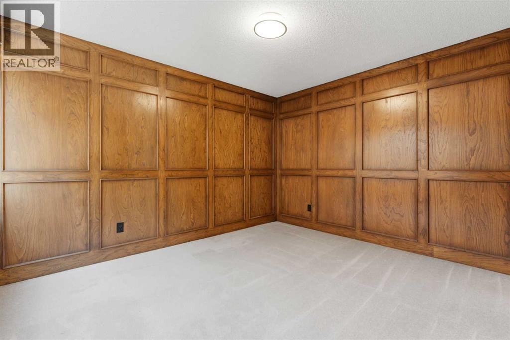 821, 860 Midridge Drive SE — photo 5