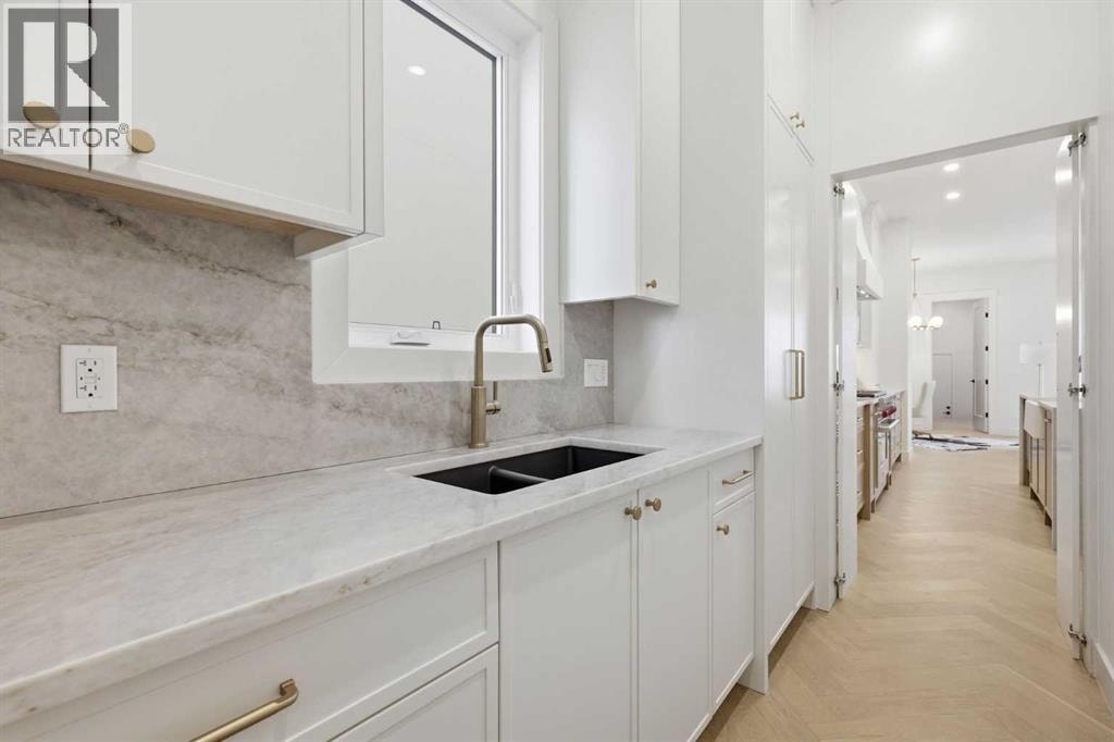2131 29 Avenue SW — photo 14