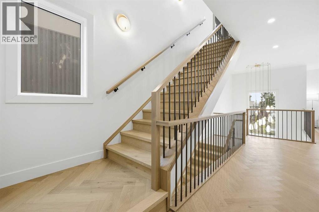 2131 29 Avenue SW — photo 32