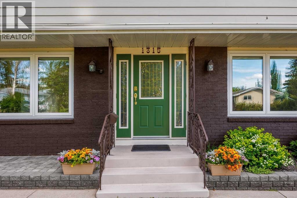 1315 Lake Michigan Crescent SE — photo 4