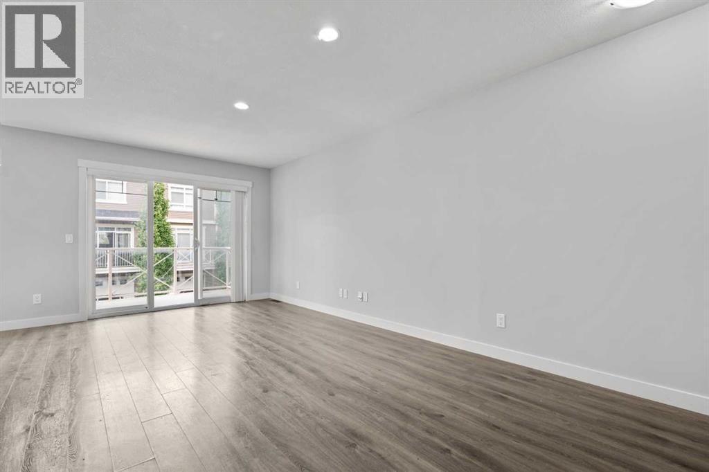 905 Skyview Ranch Grove NE — photo 3