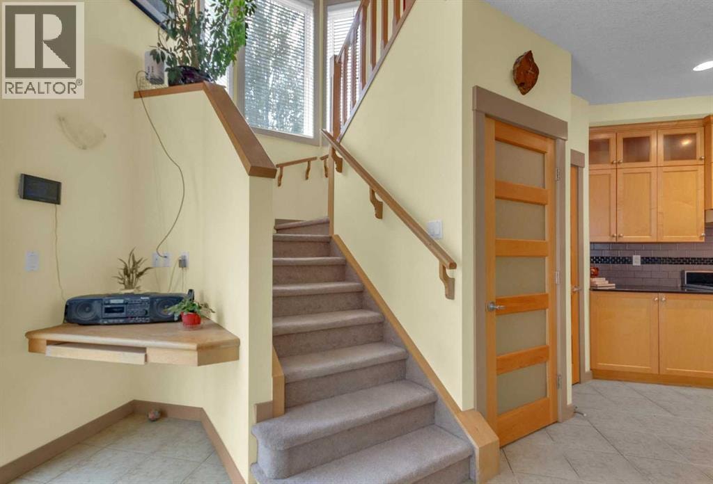 8 Elmont Court SW — photo 17