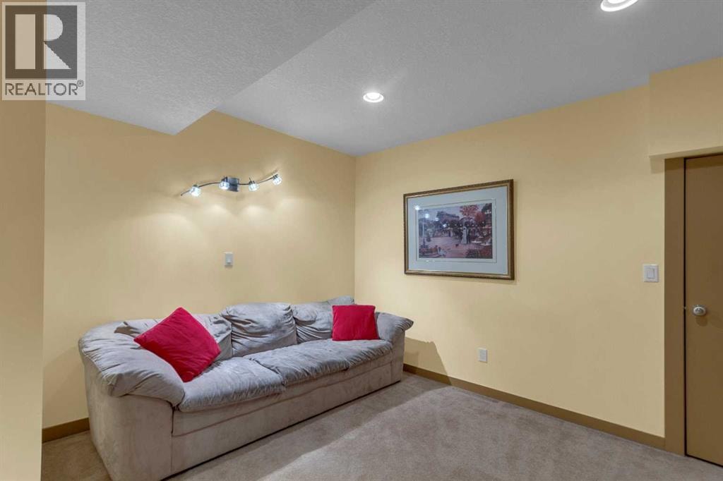 8 Elmont Court SW — photo 34