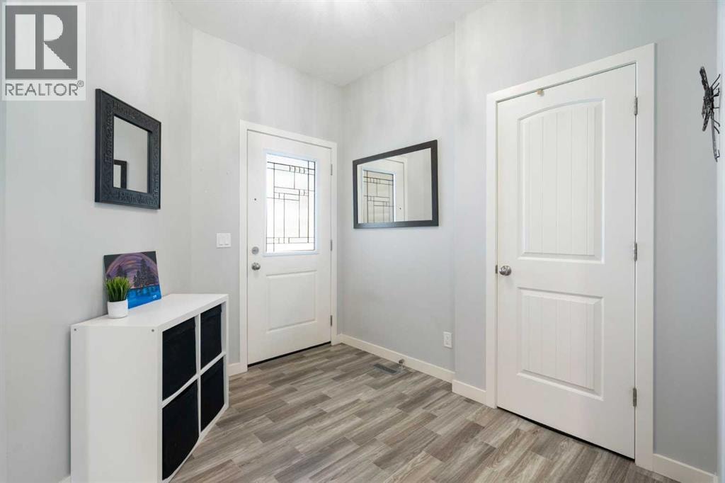 642 Kingsmere Way SE — photo 2