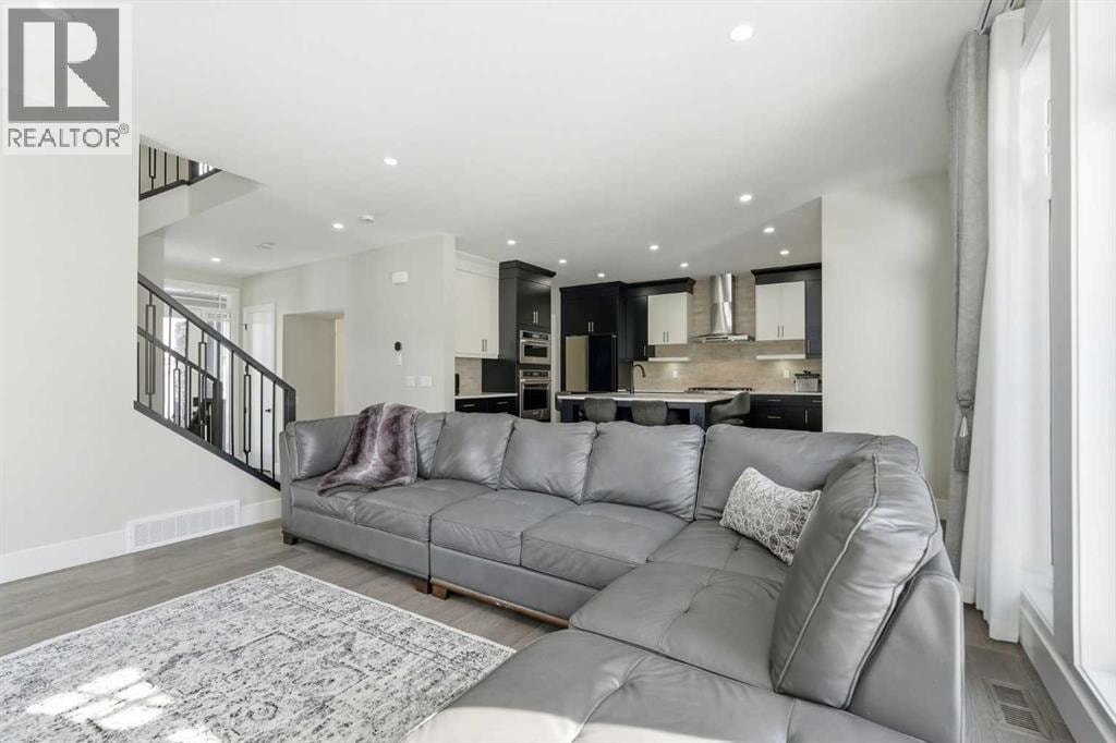 74 Alpine Gardens SW — photo 9