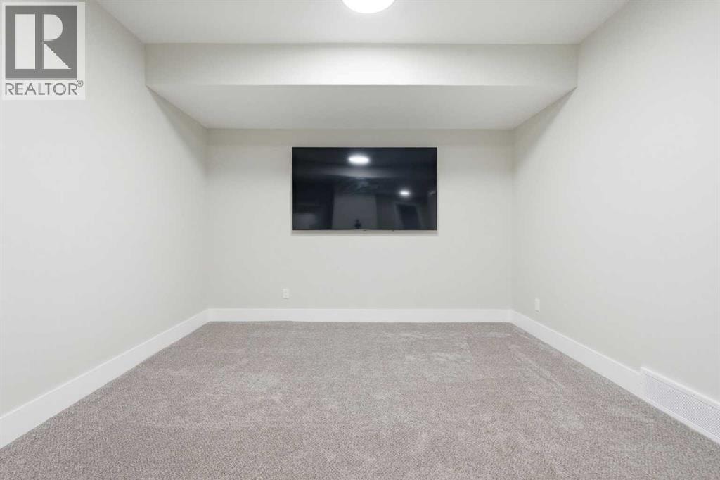 74 Alpine Gardens SW — photo 40