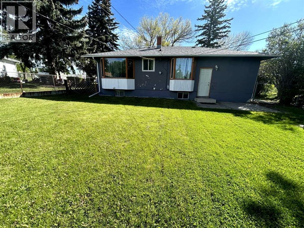 639 Thornhill Drive NW — photo 3