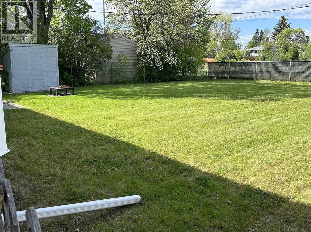 639 Thornhill Drive NW — photo 6