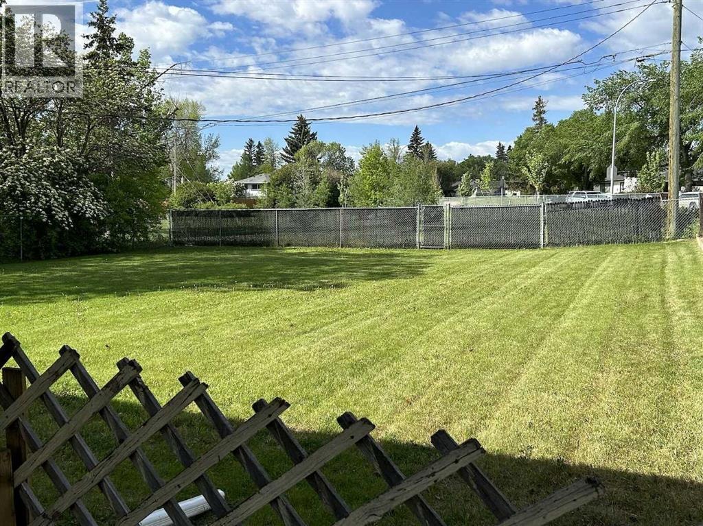 639 Thornhill Drive NW — photo 5