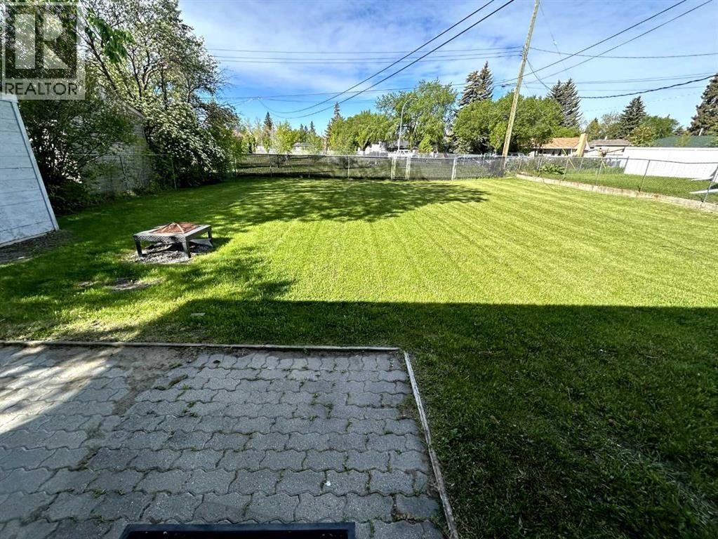 639 Thornhill Drive NW — photo 4