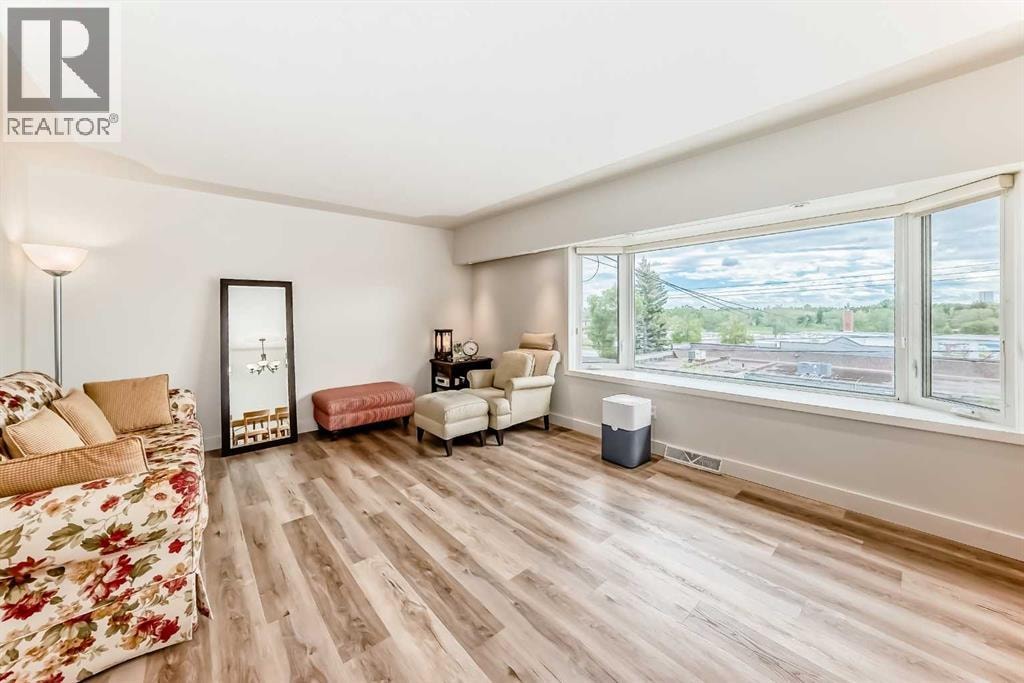 35 Collingwood Place NW — photo 2