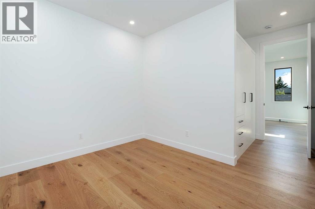 517 28 Avenue NW — photo 26