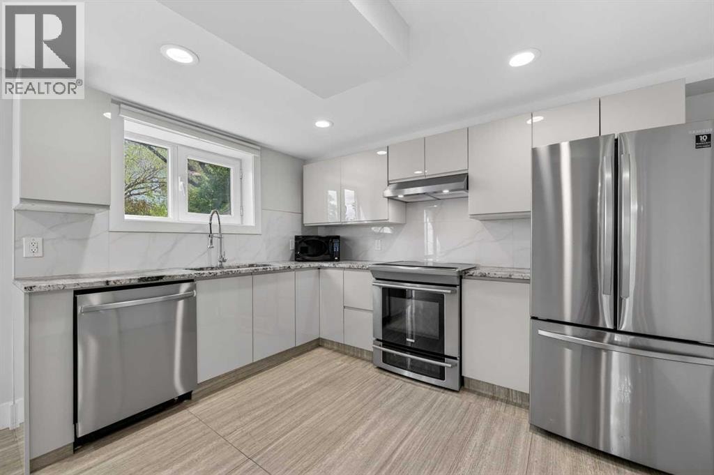 11 Selkirk Drive SW — photo 34