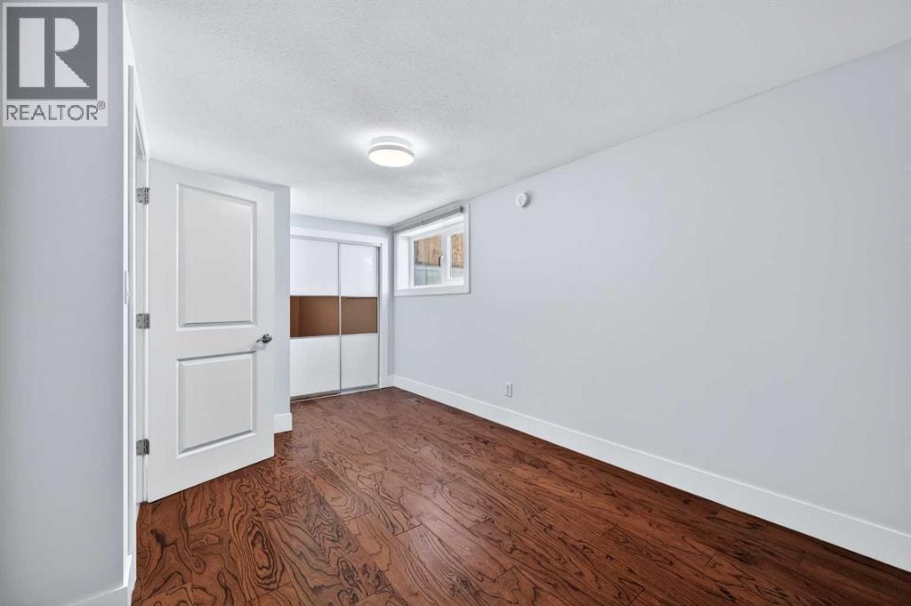 11 Selkirk Drive SW — photo 41