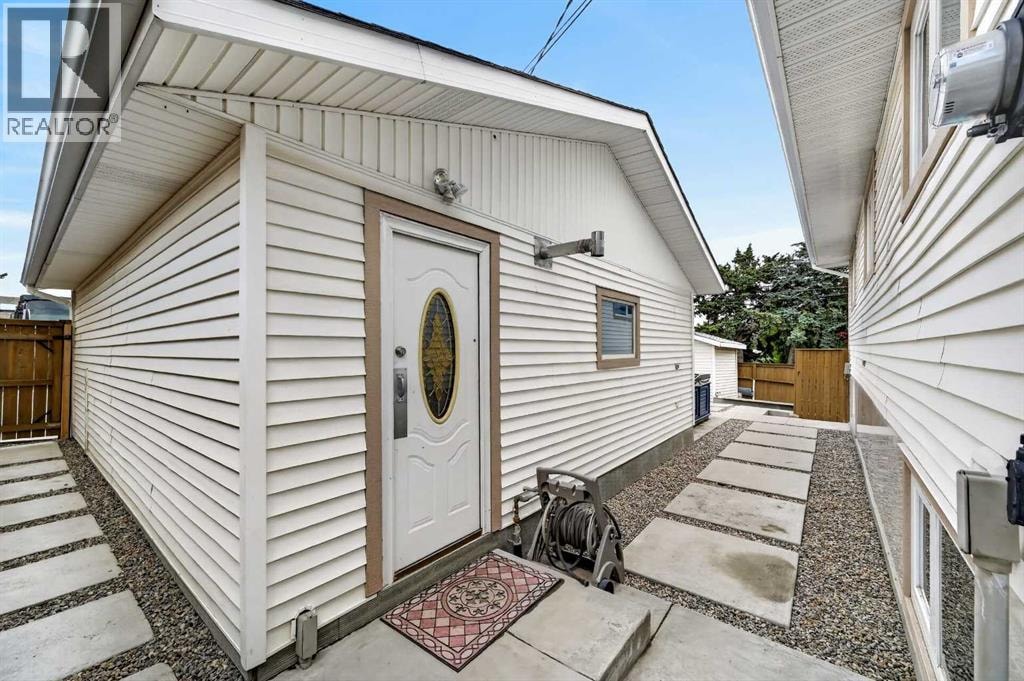 11 Selkirk Drive SW — photo 44