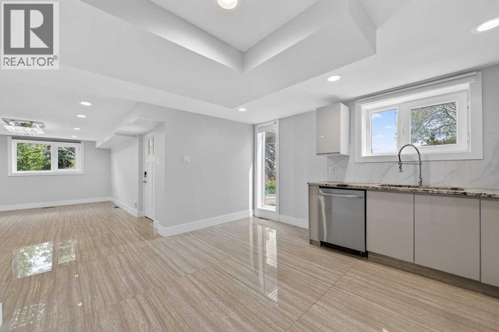 11 Selkirk Drive SW — photo 36