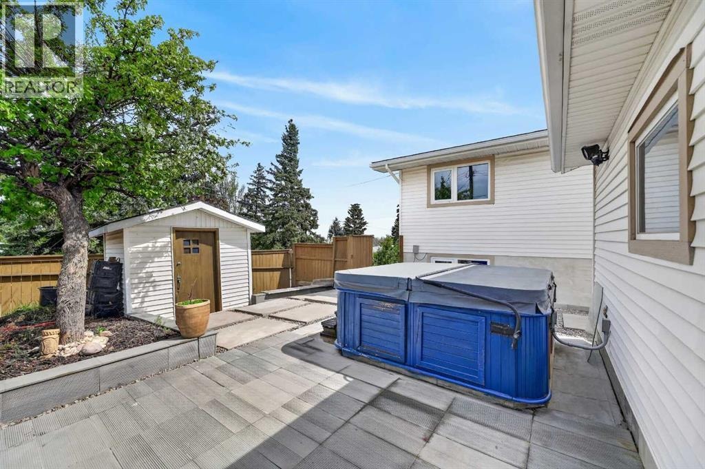 11 Selkirk Drive SW — photo 43
