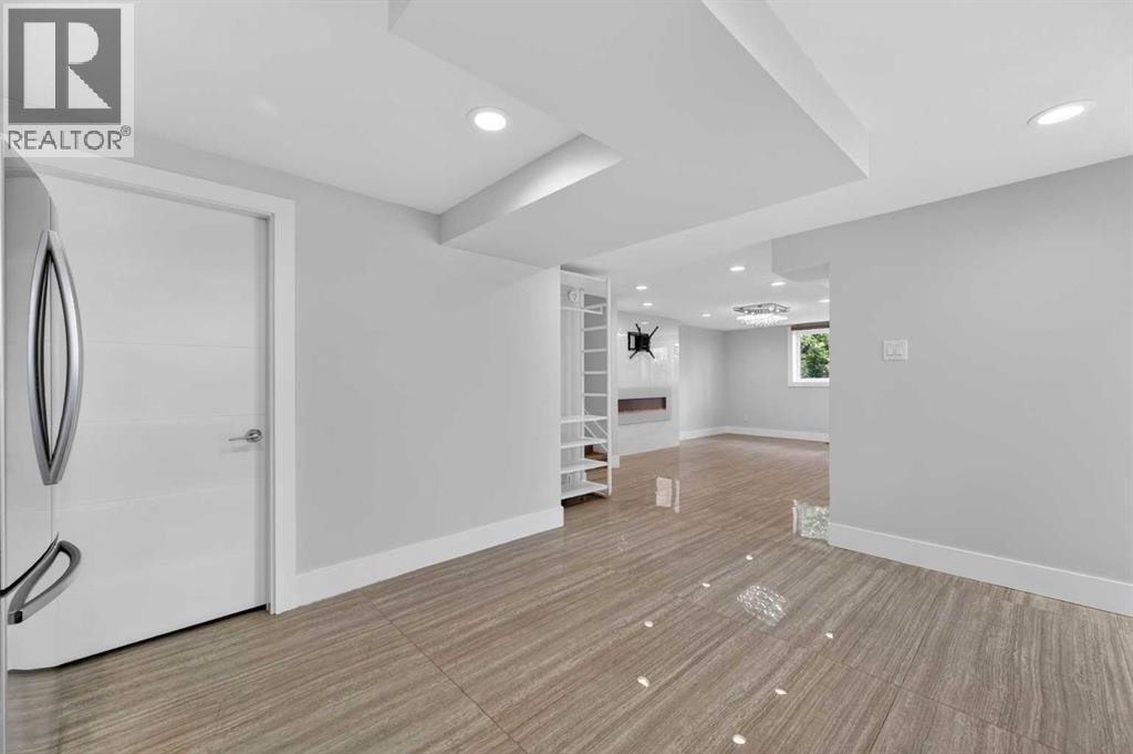 11 Selkirk Drive SW — photo 37