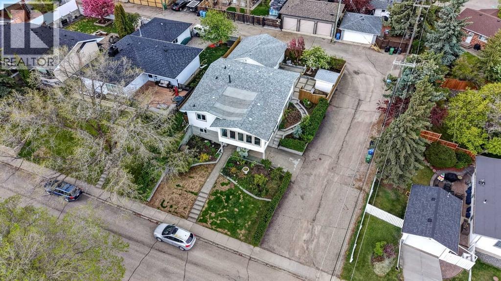 11 Selkirk Drive SW — photo 47