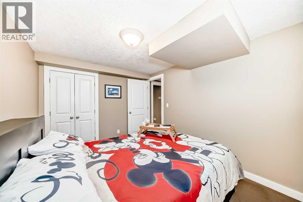 8215 5 Street SW — photo 32