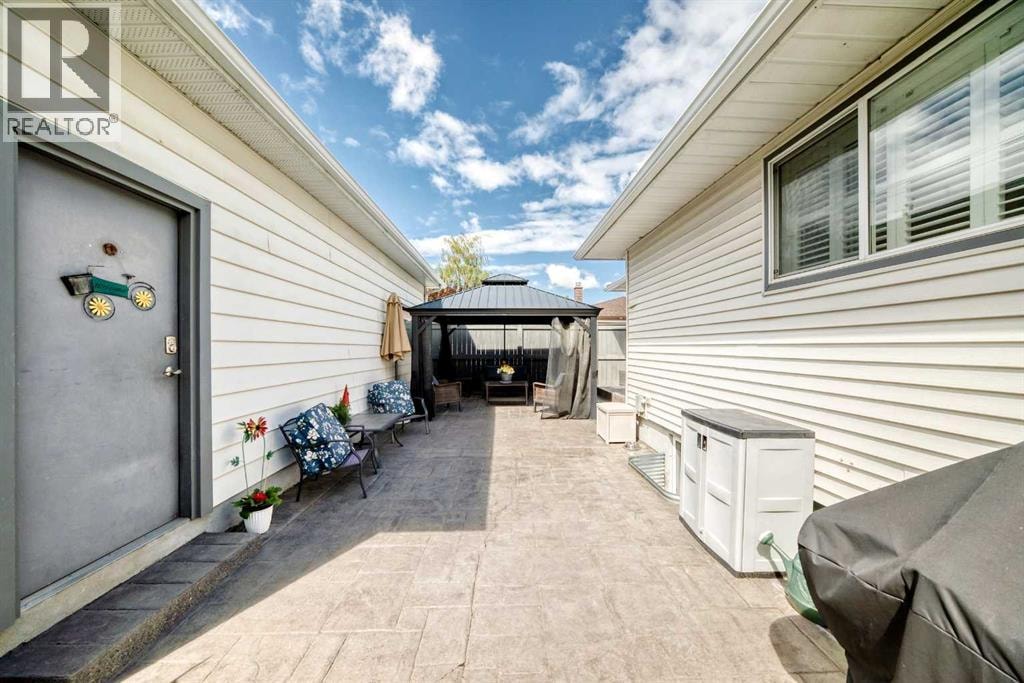 8215 5 Street SW — photo 36