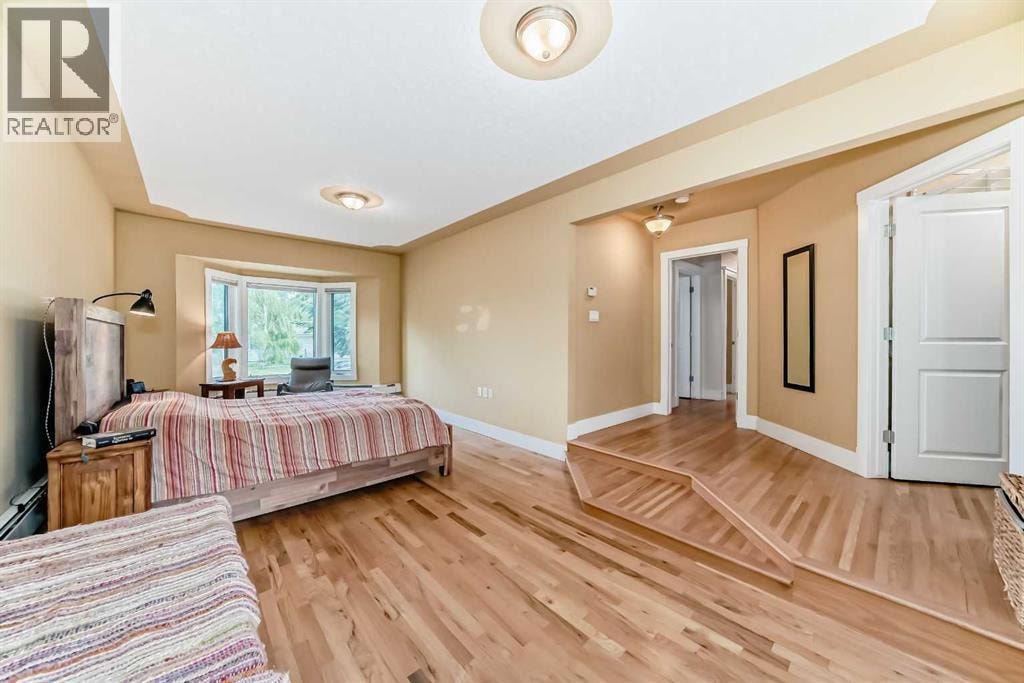 8215 5 Street SW — photo 14
