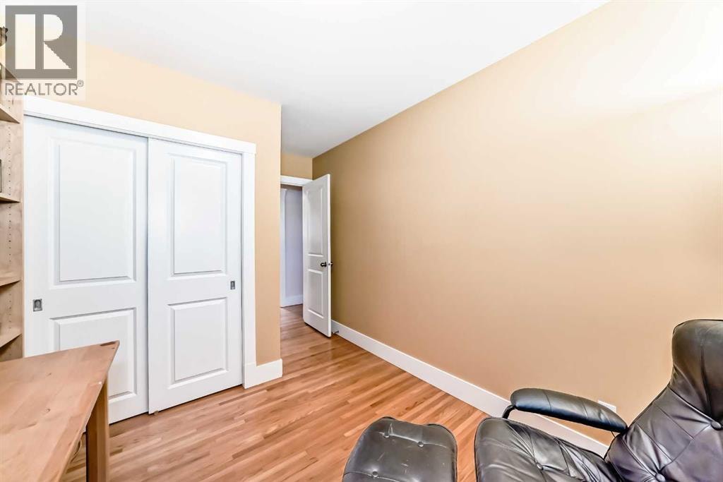 8215 5 Street SW — photo 17