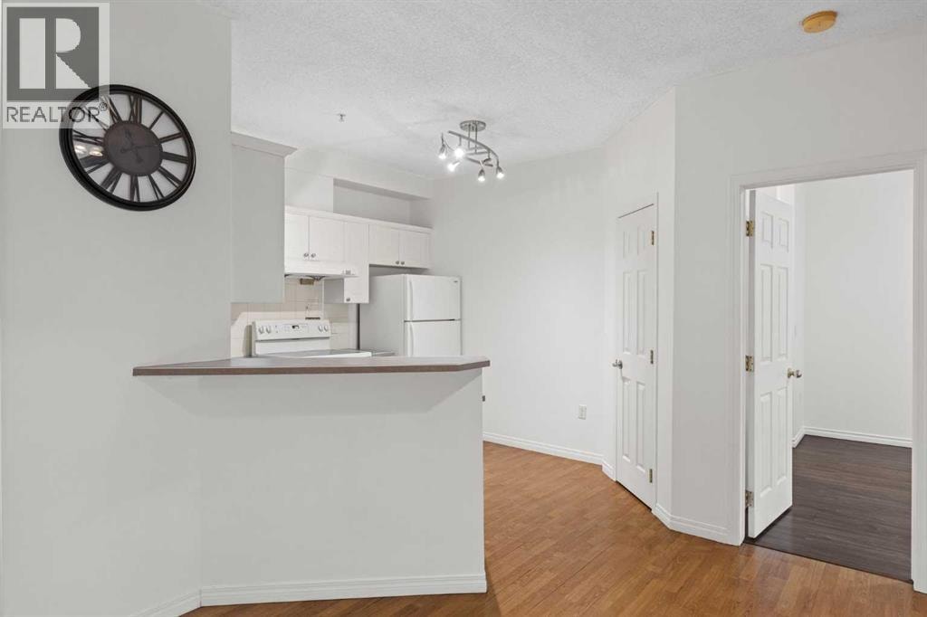 121, 126 14 Avenue SW — photo 15