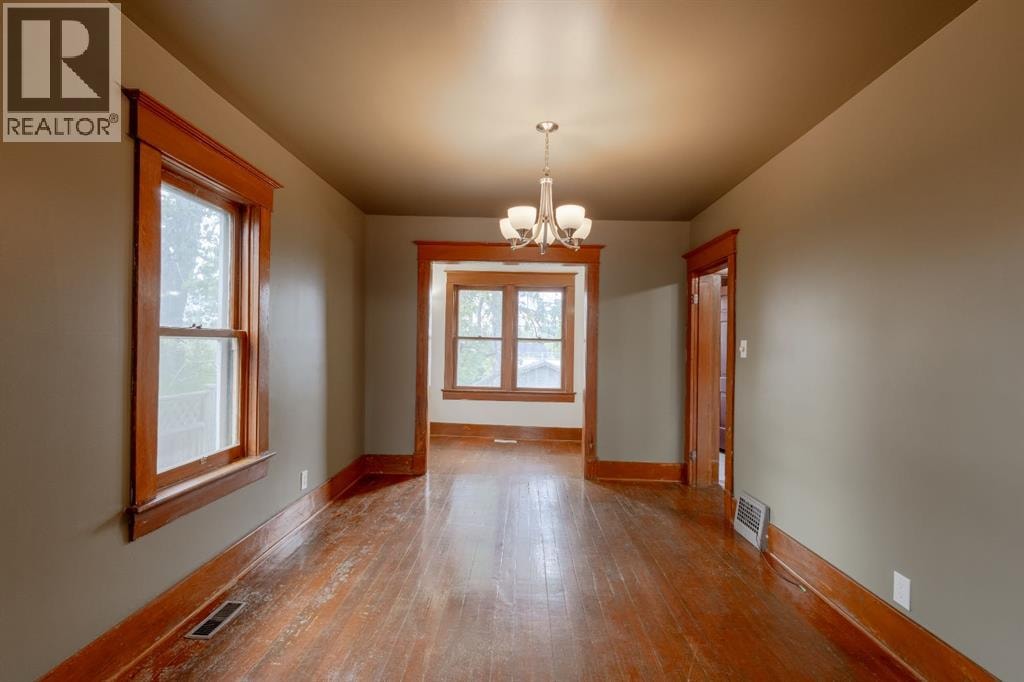 2452 28 Avenue SW — photo 12