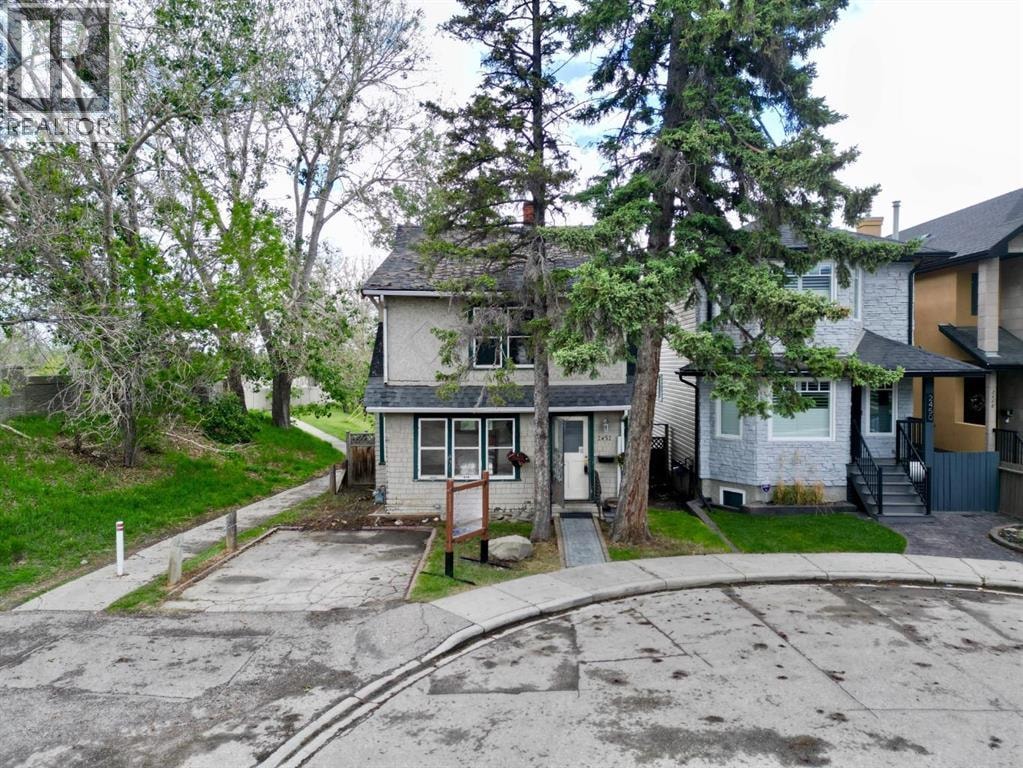 2452 28 Avenue SW — photo 1