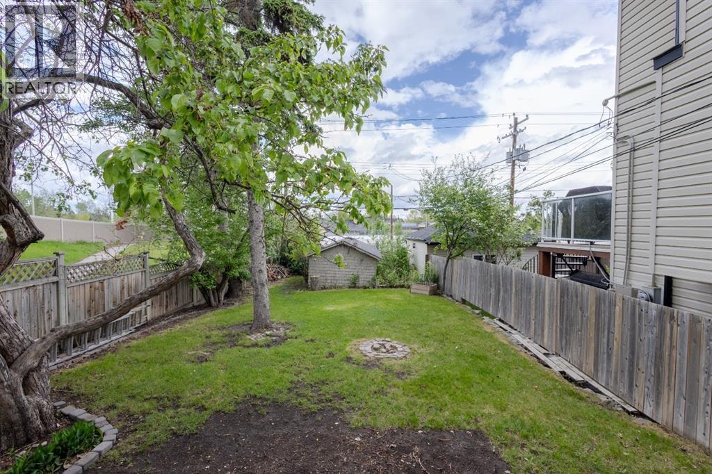 2452 28 Avenue SW — photo 28