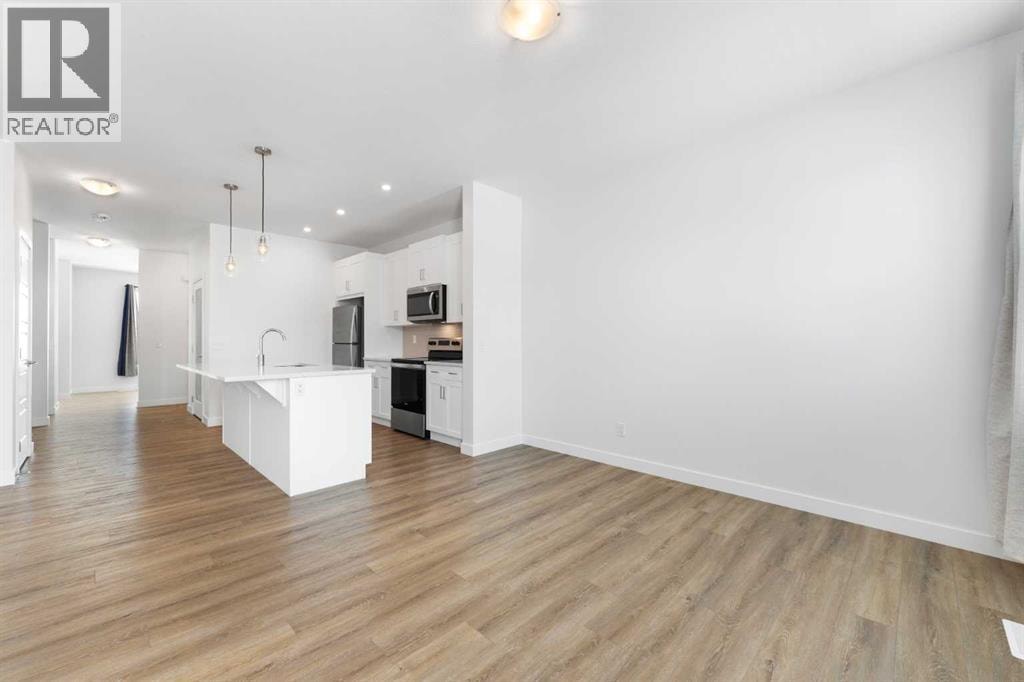 48 Ambleside Crescent NW — photo 9