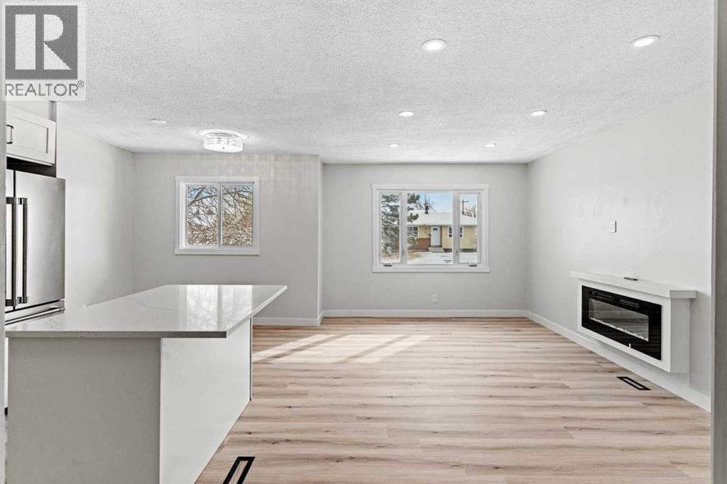 937 Marcombe Drive NE — photo 4