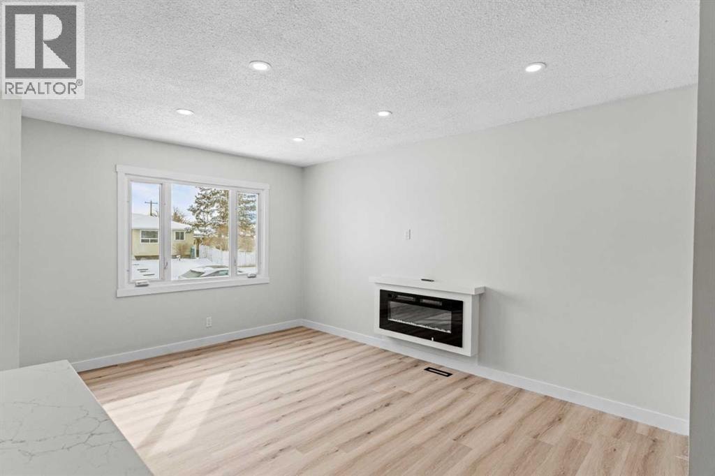 937 Marcombe Drive NE — photo 8