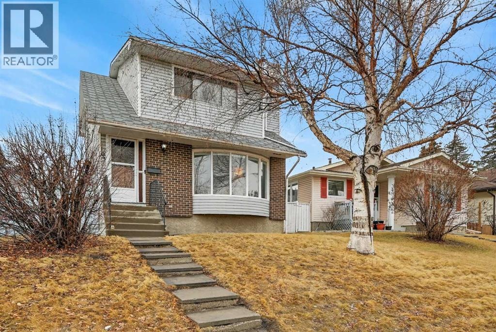 103 Macewan Drive NW — photo 1