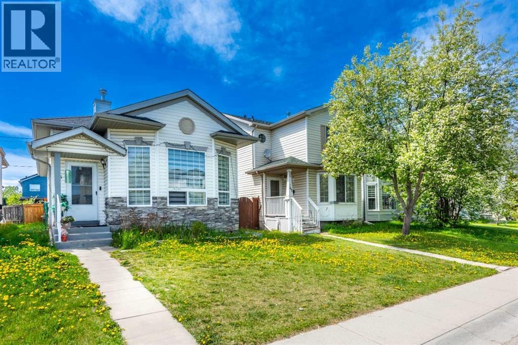 45 Martin Crossing Crescent NE — photo 2
