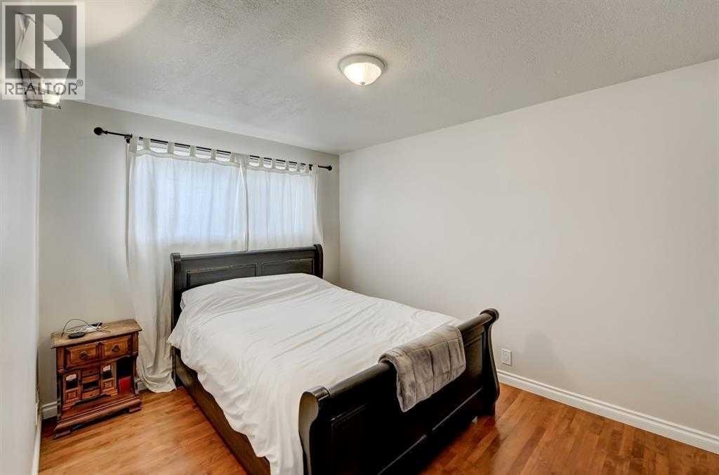 518 54 Avenue SW — photo 7