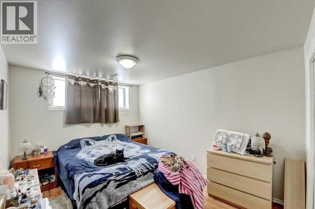 518 54 Avenue SW — photo 11
