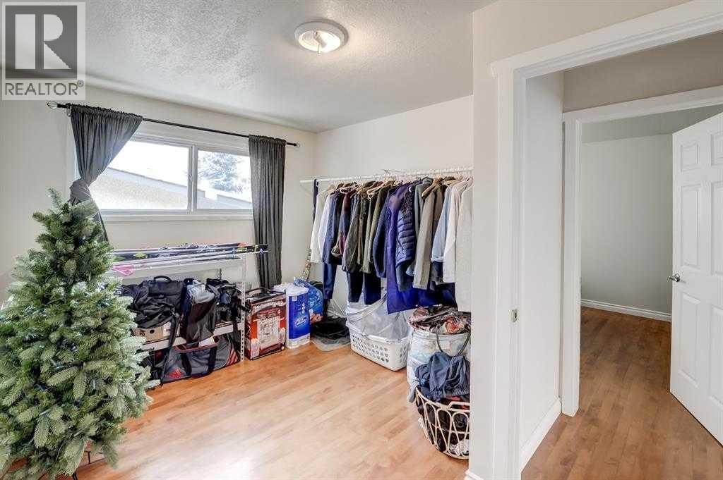 518 54 Avenue SW — photo 8