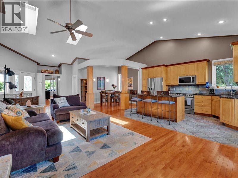 147 Cove Place — photo 10