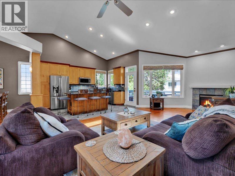 147 Cove Place — photo 9